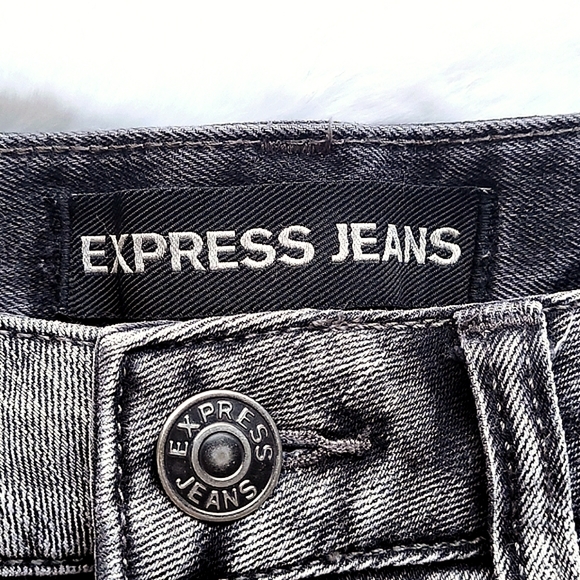 Express Jean Shorts in Distressed Black w/ Rough Edge Hem NWOT Size 2 - Picture 2 of 8